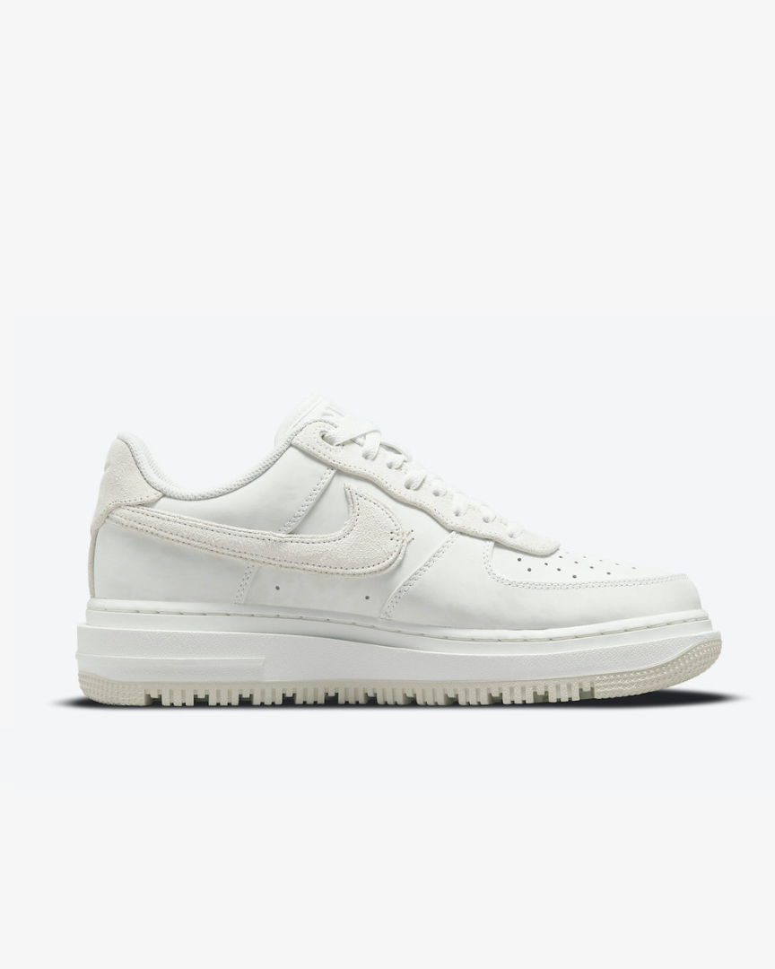 Tenis Nike Air Force 1 Low Luxe Summit White Light Bone