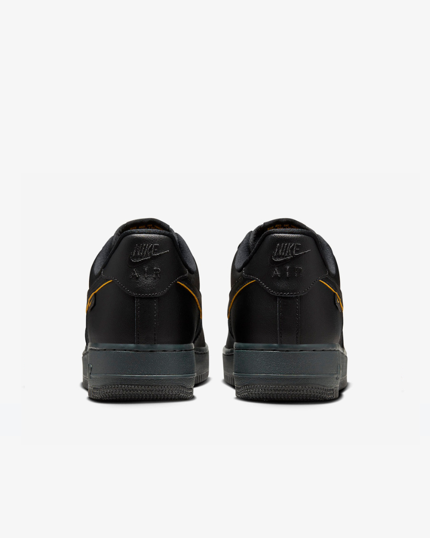 Tenis Nike Air Force 1 07 Black University Gold