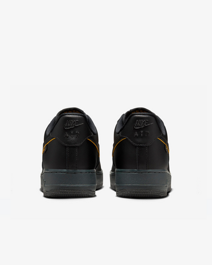 Tenis Nike Air Force 1 07 Black University Gold